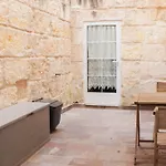 Апартаменты Traditional Maltese Maisonette With Internal Yard And Jacuzzi Меллиеха