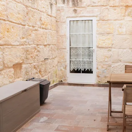 Appartement Traditional Maltese Maisonette With Internal Yard And Jacuzzi Mellieħa