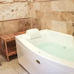 Traditional Maltese Maisonette With Internal Yard And Jacuzzi Lejlighed Mellieħa