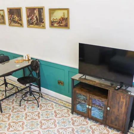 Traditional Maltese Maisonette With Internal Yard And Jacuzzi * Mellieha