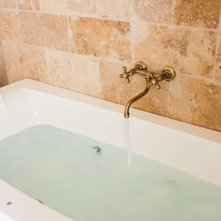 Traditional Maltese Maisonette With Internal Yard And Jacuzzi Mellieha