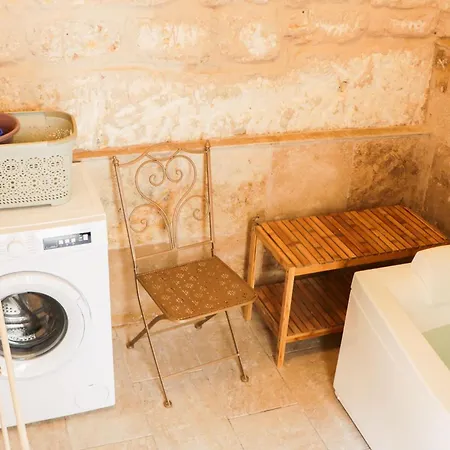 Traditional Maltese Maisonette With Internal Yard And Jacuzzi Mellieha