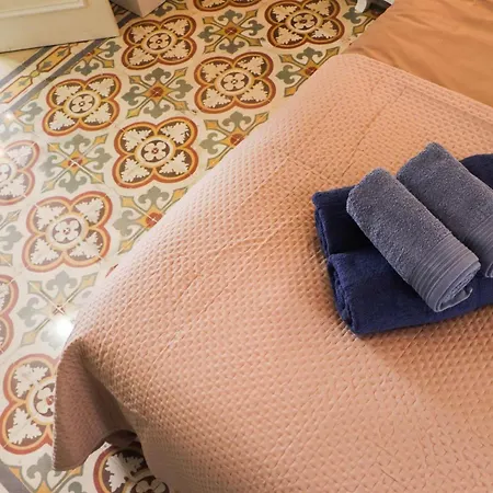 Apartment Traditional Maltese Maisonette With Internal Yard And Jacuzzi *