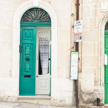 Traditional Maltese Maisonette With Internal Yard And Jacuzzi Apartment