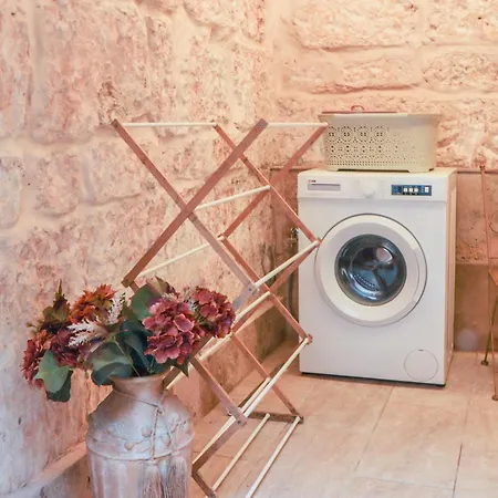 Lejlighed Traditional Maltese Maisonette With Internal Yard And Jacuzzi