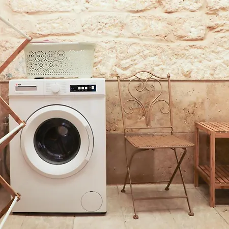 Traditional Maltese Maisonette With Internal Yard And Jacuzzi