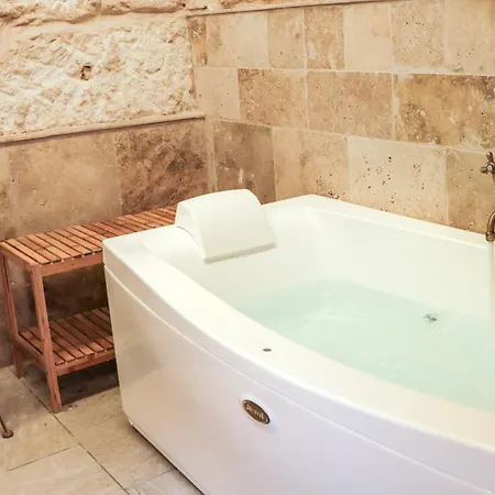 Traditional Maltese Maisonette With Internal Yard And Jacuzzi Apartment Mellieha