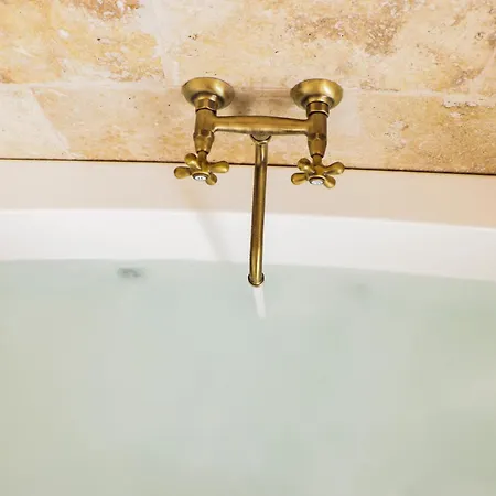 Traditional Maltese Maisonette With Internal Yard And Jacuzzi * Mellieha