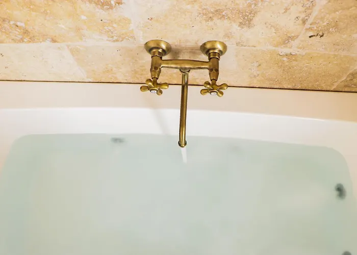 Traditional Maltese Maisonette With Internal Yard And Jacuzzi * 梅利哈