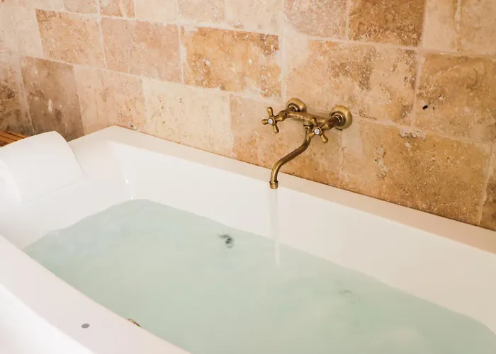 Traditional Maltese Maisonette With Internal Yard And Jacuzzi 公寓 *